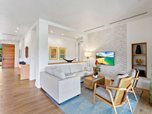 Short Walk to Beach Luxury Six Bedroom Kaanapali Vacation Villas