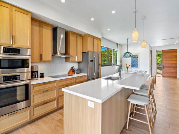 Short Walk to Beach Luxury Six Bedroom Kaanapali Vacation Villas