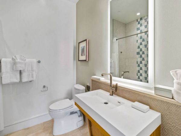 Short Walk to Beach Luxury Six Bedroom Kaanapali Vacation Villas
