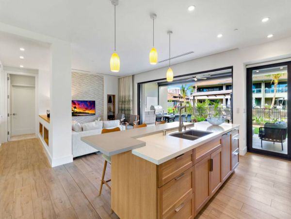 Short Walk to Beach Luxury Six Bedroom Kaanapali Vacation Villas