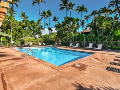Steps To The Ocean - Lahaina Vacation Condo Sleeps 4 Guests