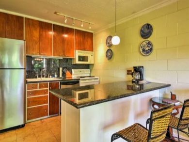 Steps To The Ocean - Lahaina Vacation Condo Sleeps 4 Guests