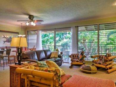 Steps To The Ocean - Lahaina Vacation Condo Sleeps 4 Guests