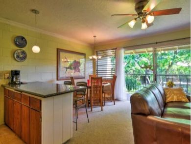Steps To The Ocean - Lahaina Vacation Condo Sleeps 4 Guests