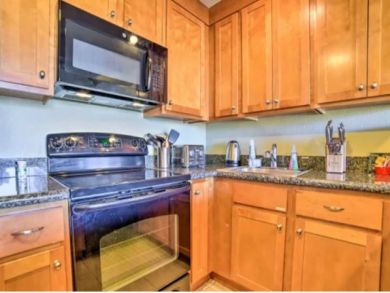 Partial Ocean Views Lahaina Vacation Condo Sleeps 4 Guests