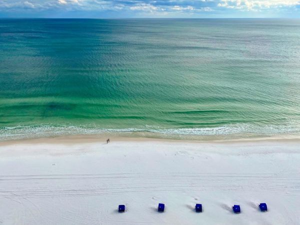 Three Bedroom Oceanfront Vacation Condo in Destin Sleeps 8
