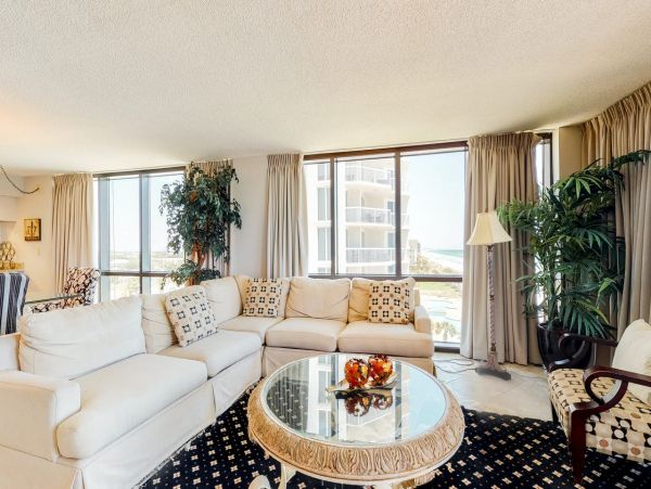 Three Bedroom Oceanfront Vacation Condo in Destin Sleeps 8