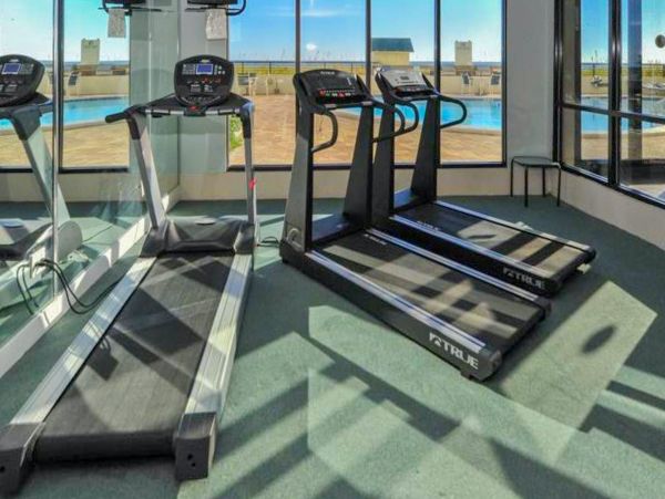 Three Bedroom Oceanfront Vacation Condo in Destin Sleeps 8