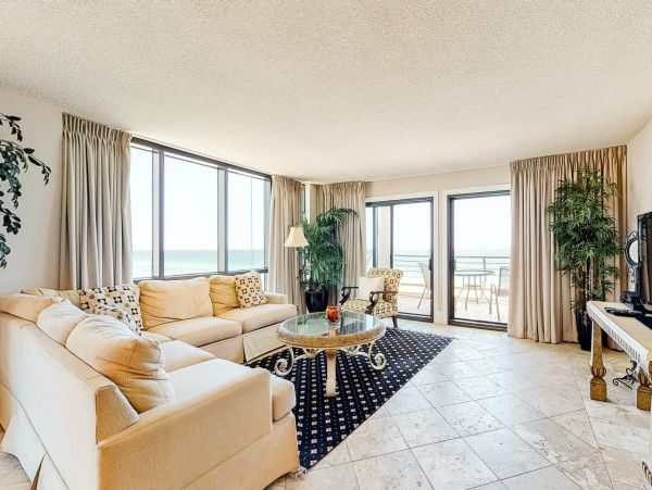 Three Bedroom Oceanfront Vacation Condo in Destin Sleeps 8