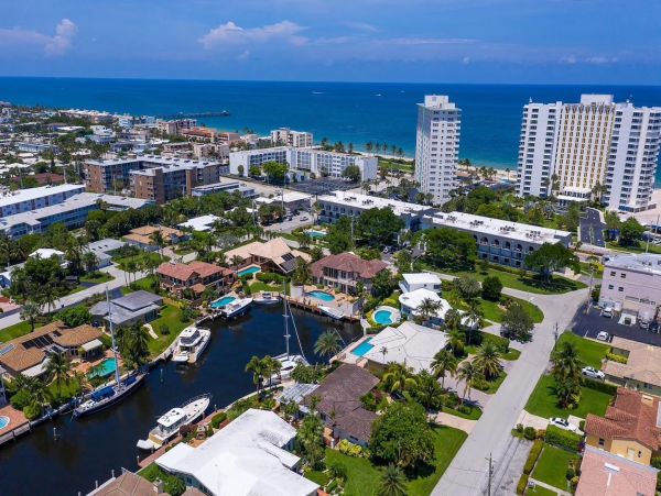 Walk to Beach Six Bedroom Vacation Home in Fort Lauderdale