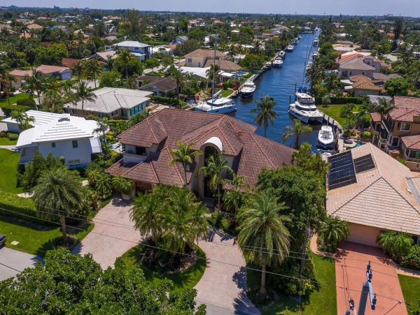 Walk to Beach Six Bedroom Vacation Home in Fort Lauderdale