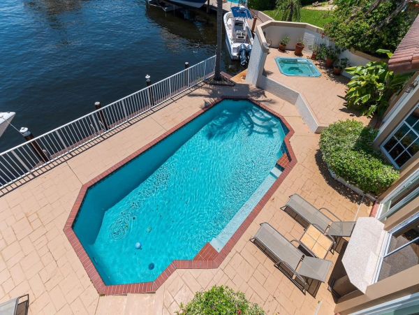 Walk to Beach Six Bedroom Vacation Home in Fort Lauderdale