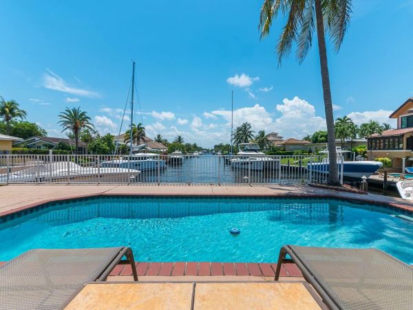 Walk to Beach Six Bedroom Vacation Home in Fort Lauderdale
