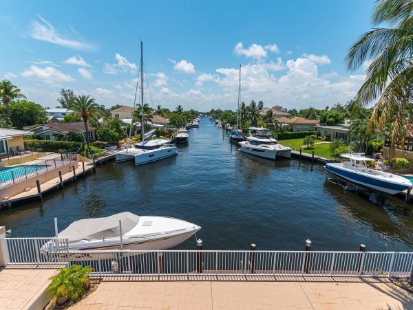 Walk to Beach Six Bedroom Vacation Home in Fort Lauderdale