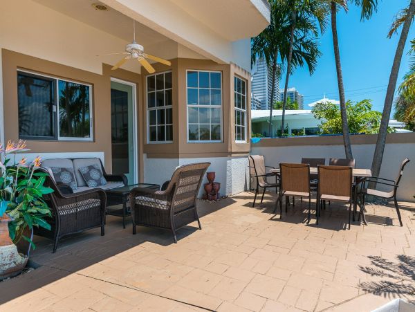 Walk to Beach Six Bedroom Vacation Home in Fort Lauderdale