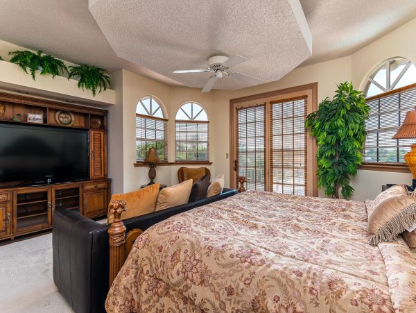 Walk to Beach Six Bedroom Vacation Home in Fort Lauderdale