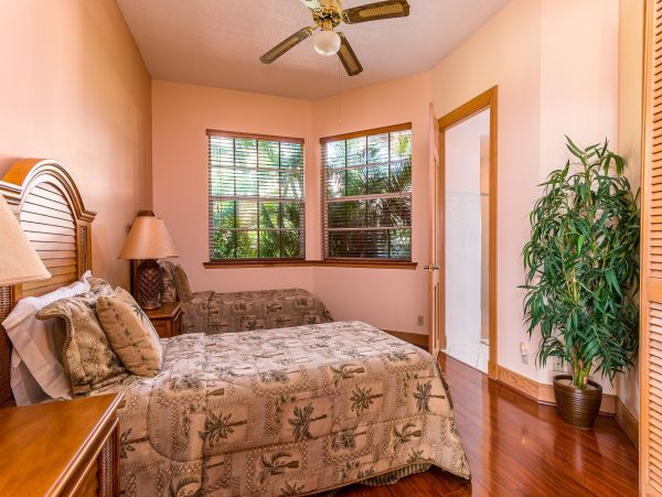 Walk to Beach Six Bedroom Vacation Home in Fort Lauderdale