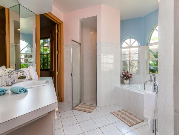 Walk to Beach Six Bedroom Vacation Home in Fort Lauderdale