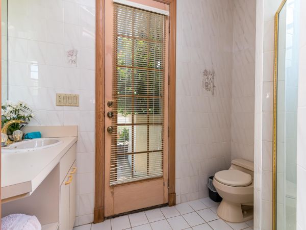 Walk to Beach Six Bedroom Vacation Home in Fort Lauderdale