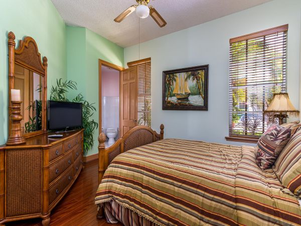 Walk to Beach Six Bedroom Vacation Home in Fort Lauderdale