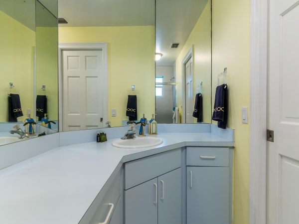 Walk to Beach Six Bedroom Vacation Home in Fort Lauderdale