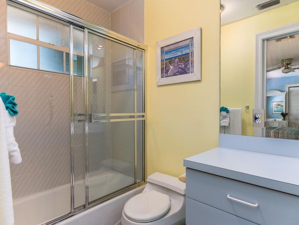 Walk to Beach Six Bedroom Vacation Home in Fort Lauderdale