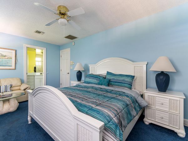 Walk to Beach Six Bedroom Vacation Home in Fort Lauderdale