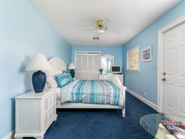 Walk to Beach Six Bedroom Vacation Home in Fort Lauderdale
