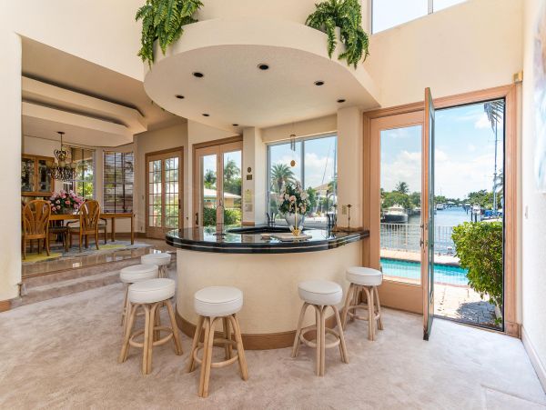 Walk to Beach Six Bedroom Vacation Home in Fort Lauderdale