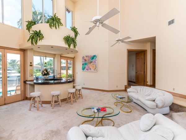 Walk to Beach Six Bedroom Vacation Home in Fort Lauderdale