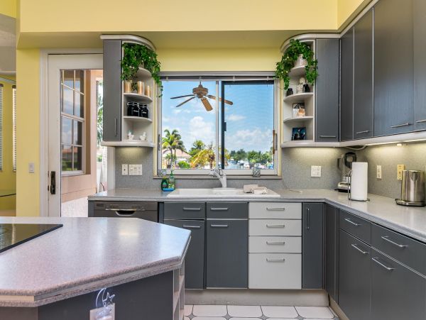 Walk to Beach Six Bedroom Vacation Home in Fort Lauderdale
