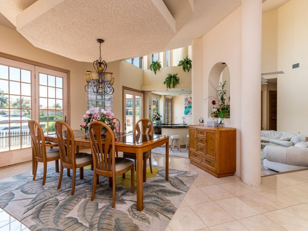 Walk to Beach Six Bedroom Vacation Home in Fort Lauderdale