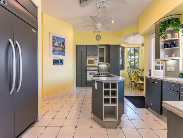 Walk to Beach Six Bedroom Vacation Home in Fort Lauderdale