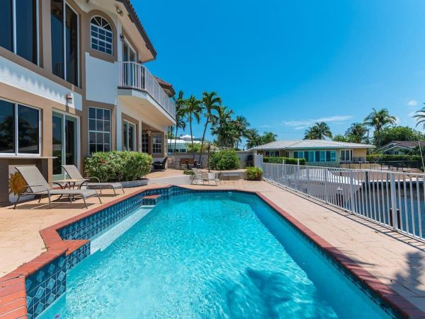 Walk to Beach Six Bedroom Vacation Home in Fort Lauderdale