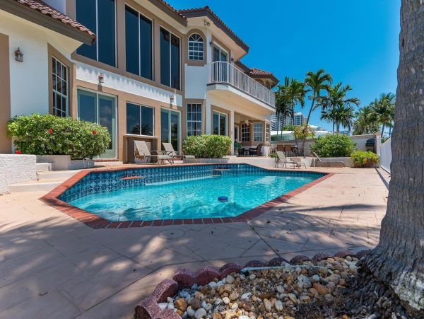 Walk to Beach Six Bedroom Vacation Home in Fort Lauderdale