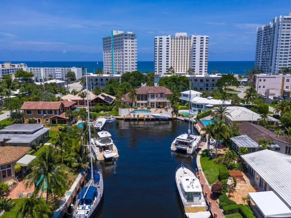 Walk to Beach Six Bedroom Vacation Home in Fort Lauderdale