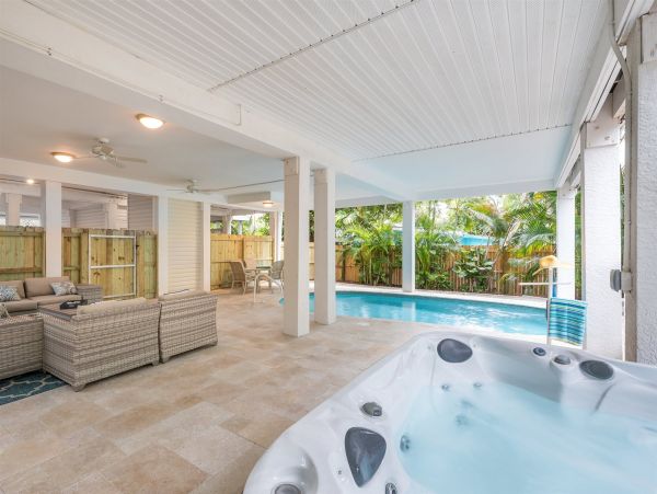 Steps to Beach Captiva Vacation Home Sleeps 12 Guests