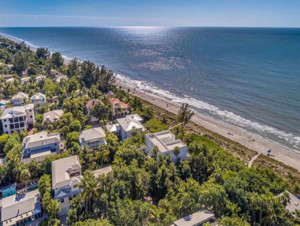 Steps to Beach Captiva Vacation Home Sleeps 12 Guests