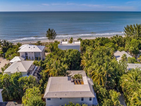 Steps to Beach Captiva Vacation Home Sleeps 12 Guests