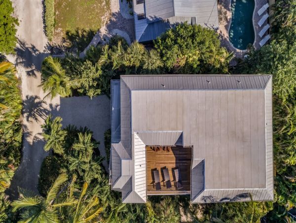 Steps to Beach Captiva Vacation Home Sleeps 12 Guests