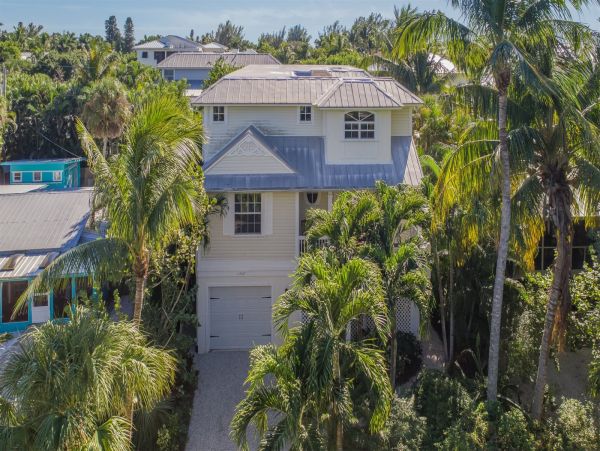 Steps to Beach Captiva Vacation Home Sleeps 12 Guests
