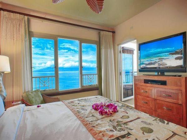 Beautiful 3 Bedroom Oceanfront Condo Sleeps 12 Guests