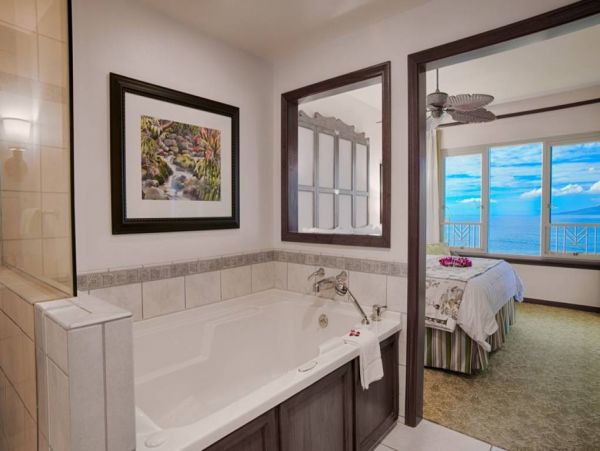 Beautiful 3 Bedroom Oceanfront Condo Sleeps 12 Guests