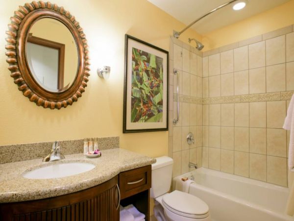 Beautiful 3 Bedroom Oceanfront Condo Sleeps 12 Guests