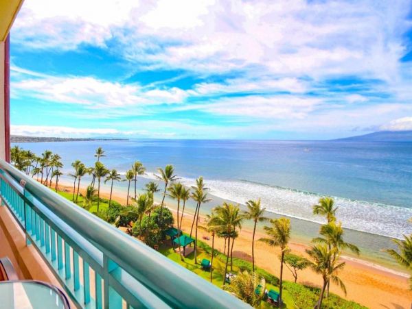 Beautiful 3 Bedroom Oceanfront Condo Sleeps 12 Guests