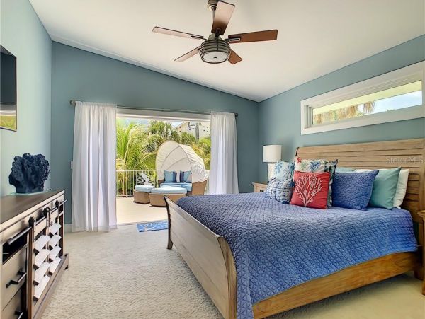 Four Bedroom Walk to Beach Vacation Home in Anna Maria