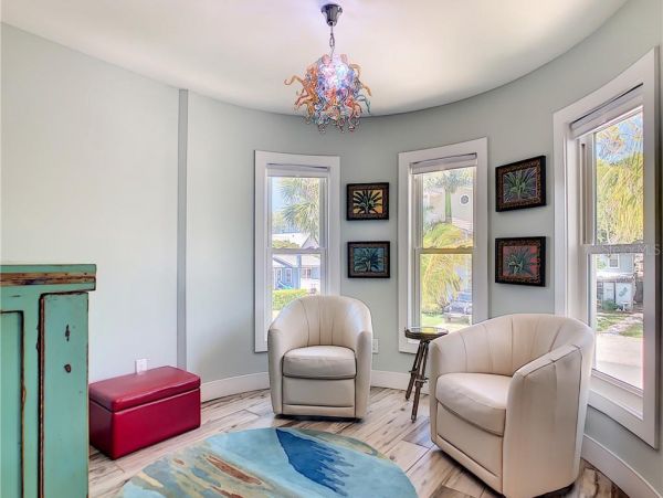 Four Bedroom Walk to Beach Vacation Home in Anna Maria