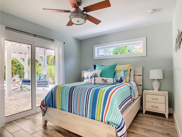 Four Bedroom Walk to Beach Vacation Home in Anna Maria