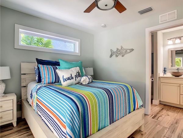 Four Bedroom Walk to Beach Vacation Home in Anna Maria