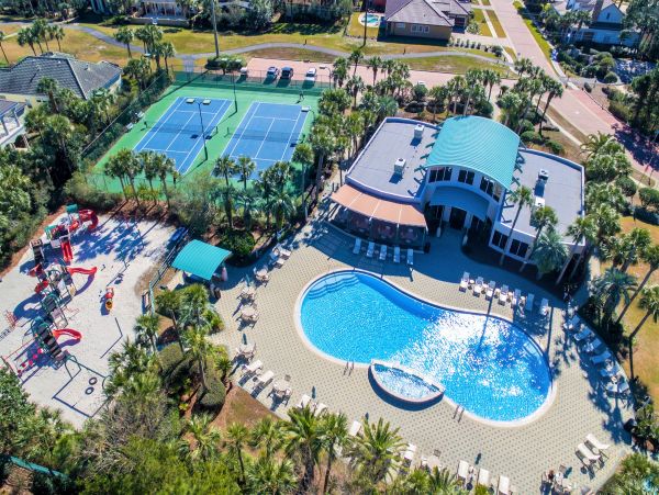 Stylish Destin Vacation Pool Home Sleeps 10 Guests